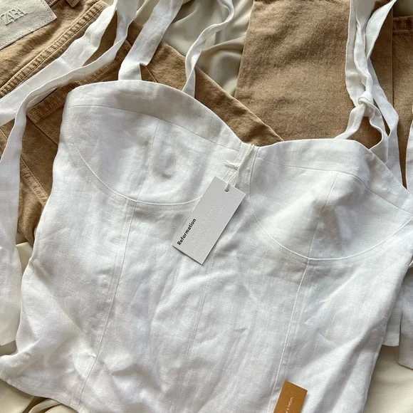 Reformation Top ✨🫶🏼 - Picture 2 of 4